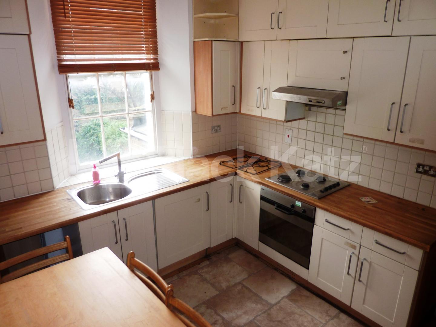			LARGE 4 BED IN CAMDEN1, 4 Bedroom, 1 bath, 1 reception Flat			 Camden Street, CAMDEN